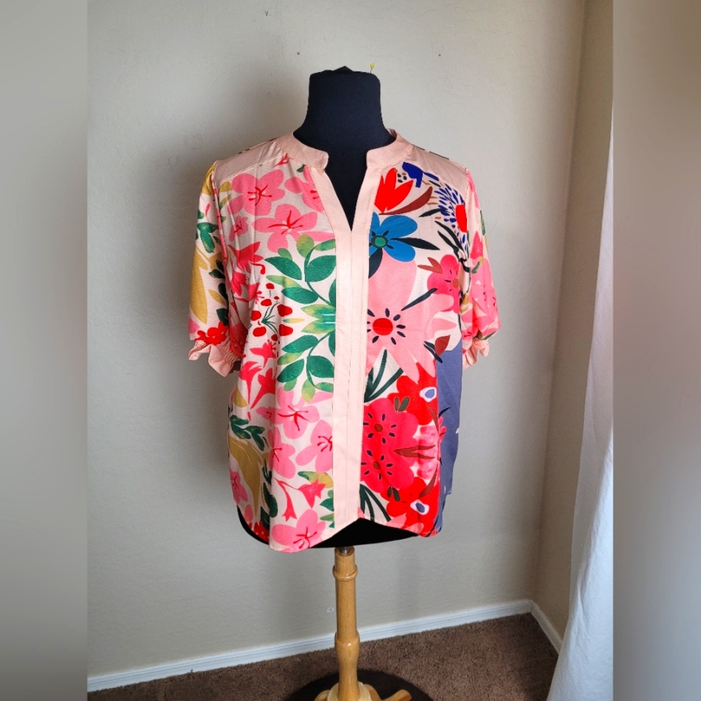 Floral V-neck Blouse